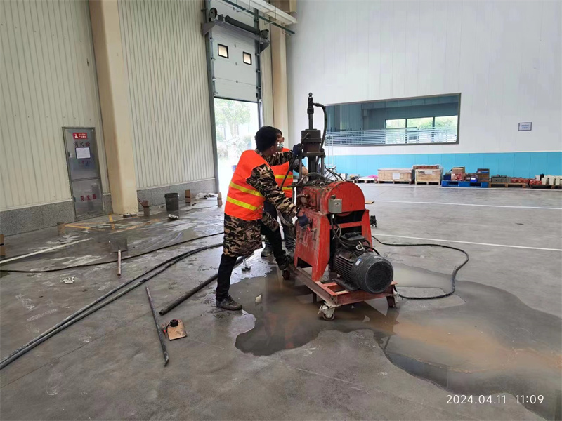 临海厂房地面下沉塌陷注浆加固施工